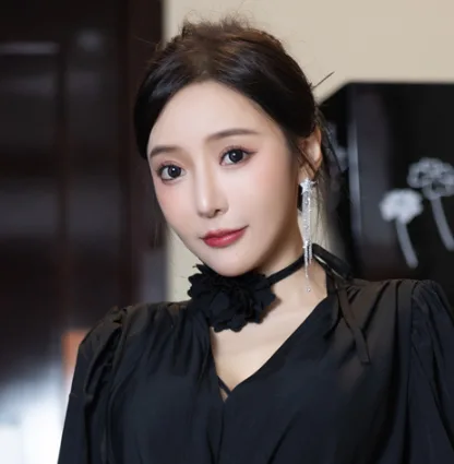 王馨瑶 · yanni